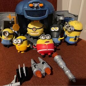 Universal Minions Adventure Playset with Yellow and Blue Figures